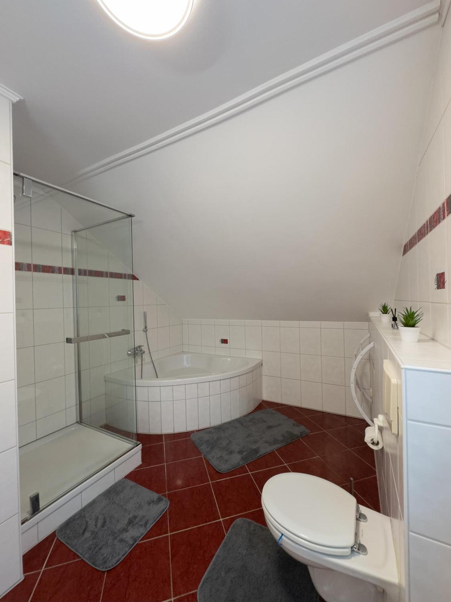 Ganzes Ferienhaus In Leipzig Mit Garage Und Fussbodenheizung 외부 사진